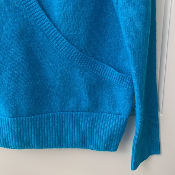 VINCE CAMUTO V Neck Sweater/Pull Over/ Turquoise/ long Sleeve - Picture 4 of 10